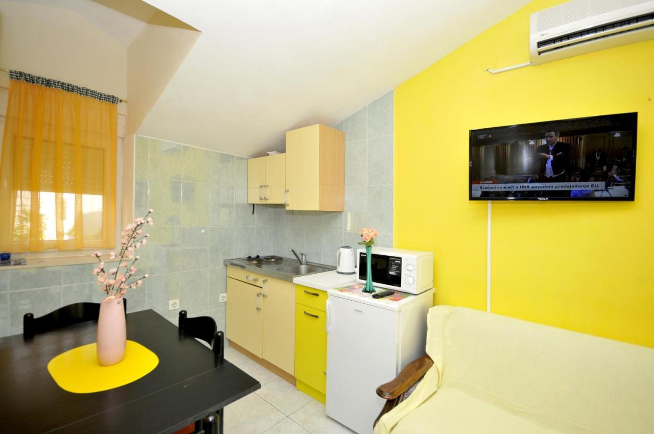 Apartments With A Parking Space Okrug Donji, Ciovo - 13732 Donji Okrug  Exterior photo