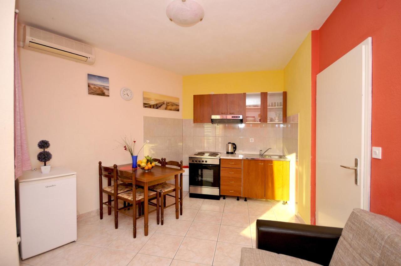Apartments With A Parking Space Okrug Donji, Ciovo - 13732 Donji Okrug  Exterior photo