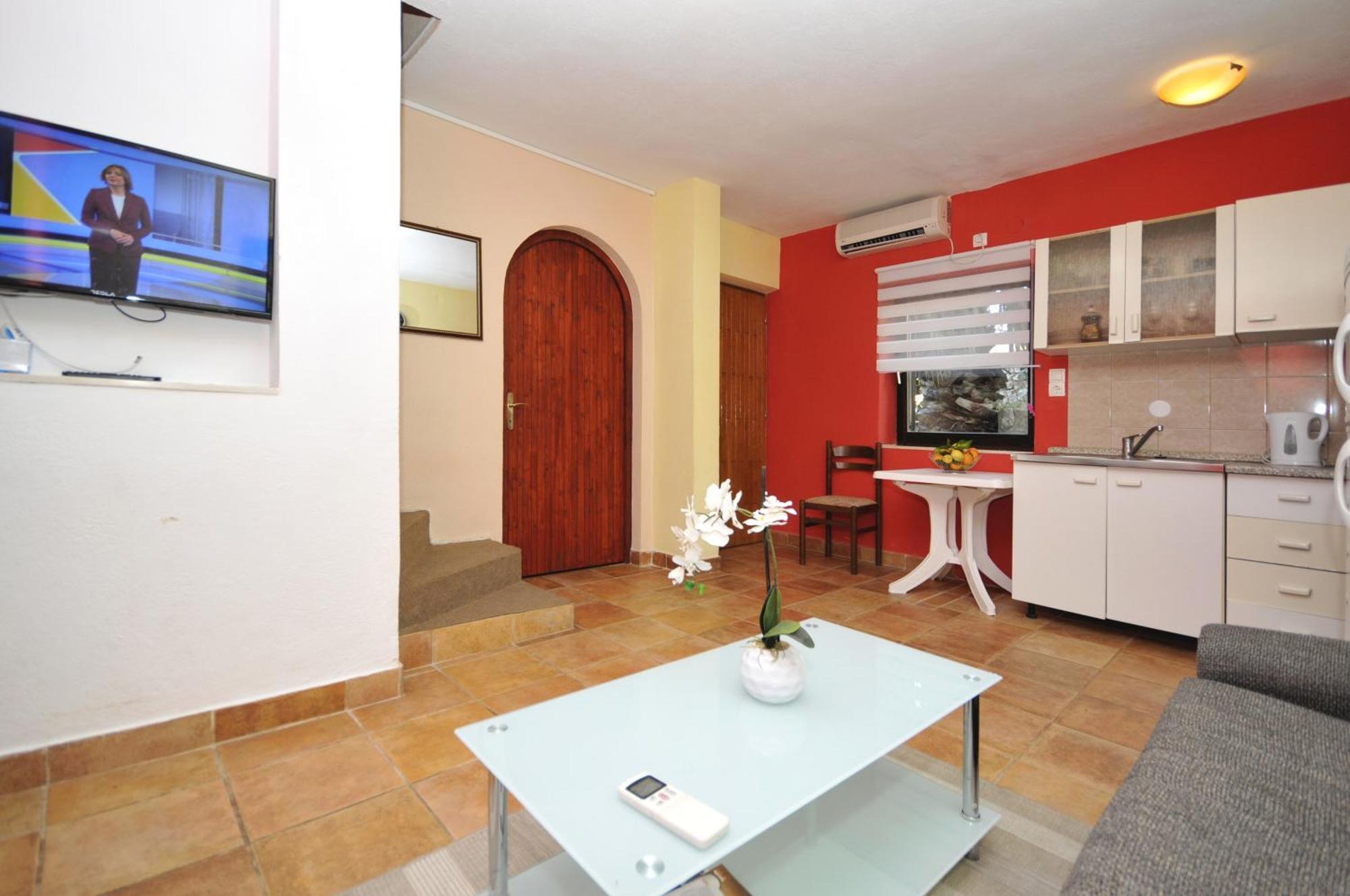 Apartments With A Parking Space Okrug Donji, Ciovo - 13732 Donji Okrug  Room photo