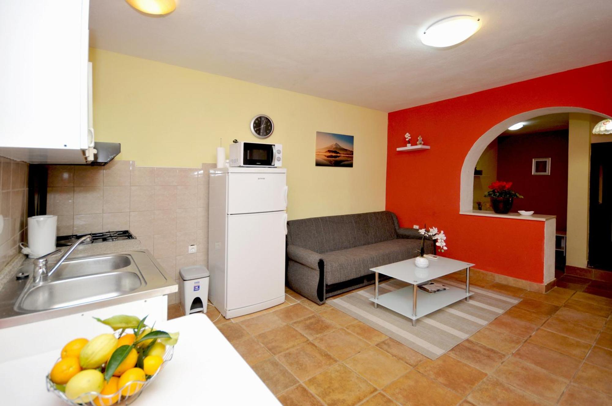 Apartments With A Parking Space Okrug Donji, Ciovo - 13732 Donji Okrug  Room photo